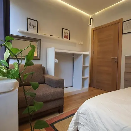 Deluxe Economic Great Condition Rooms, Central Shared Flat In Taksim Center Homestay
