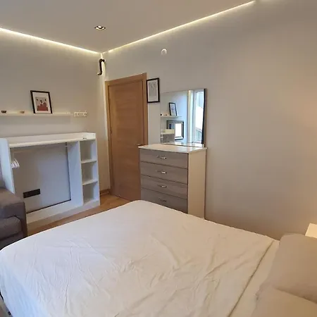 Homestay Deluxe Economic Great Condition Rooms, Central Shared Flat In Taksim Center *