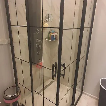 Deluxe Economic Great Condition Rooms, Central Shared Flat In Taksim Center *