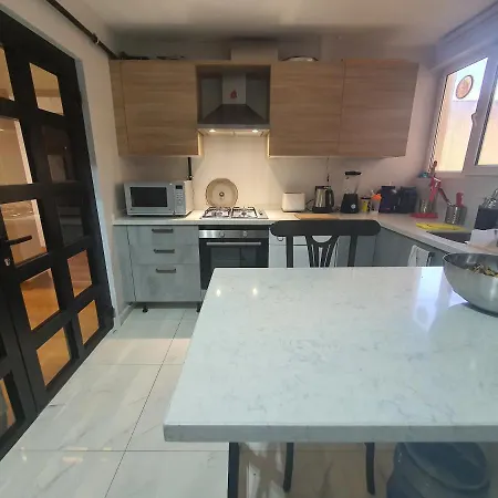 Homestay Deluxe Economic Great Condition Rooms, Central Shared Flat In Taksim Center *